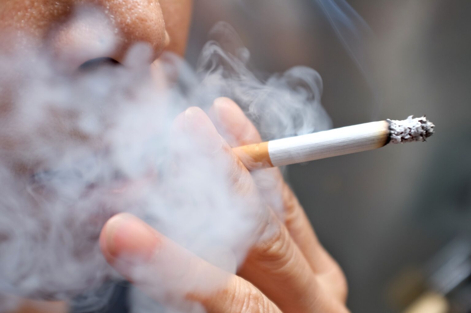 Hút thuốc lá là nguyên nhân hàng đầu gây ung thư phổi