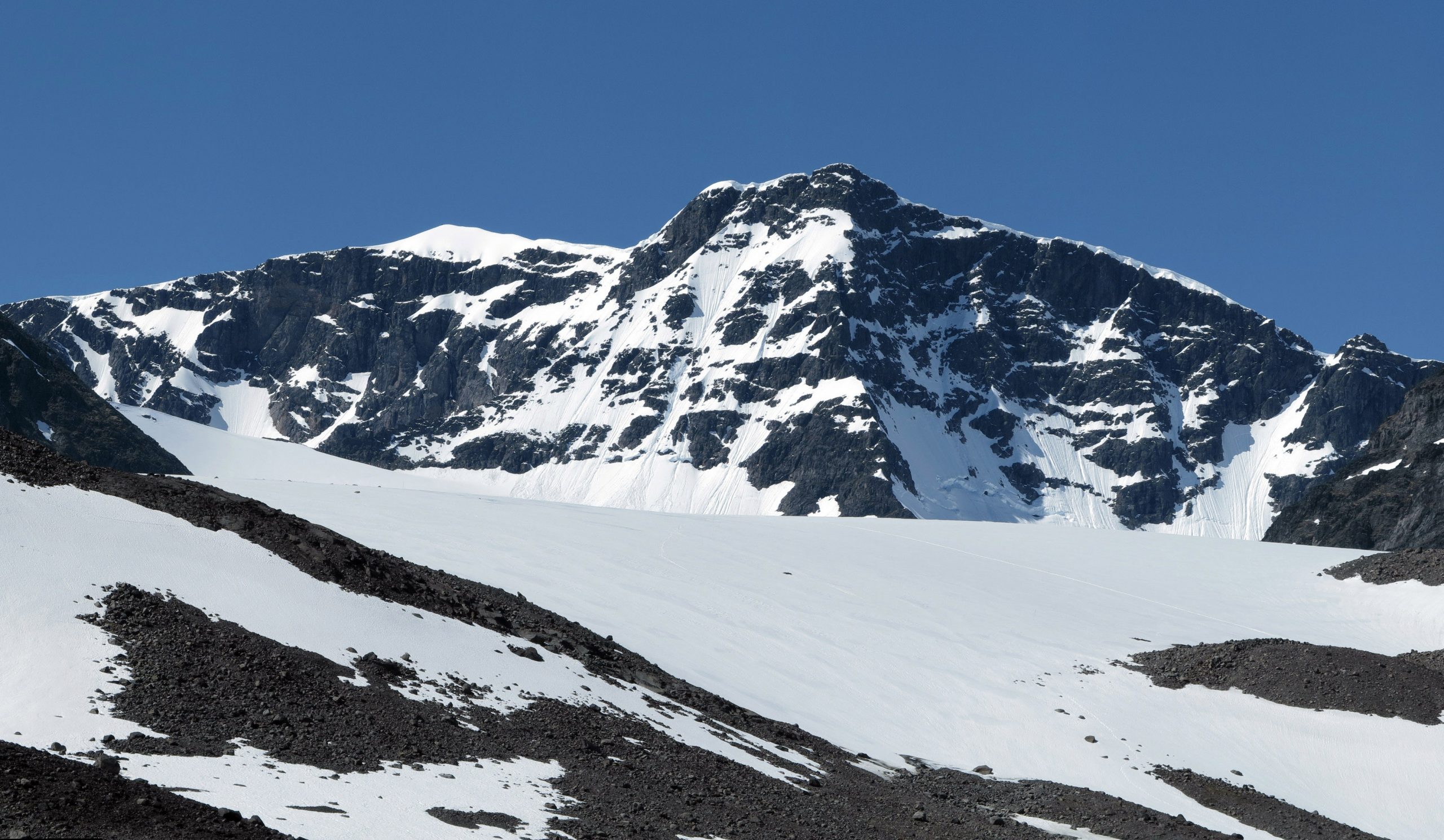 Kebnekaise - đỉnh núi cao nhất của Thụy Điển càng ngày càng thấp đi