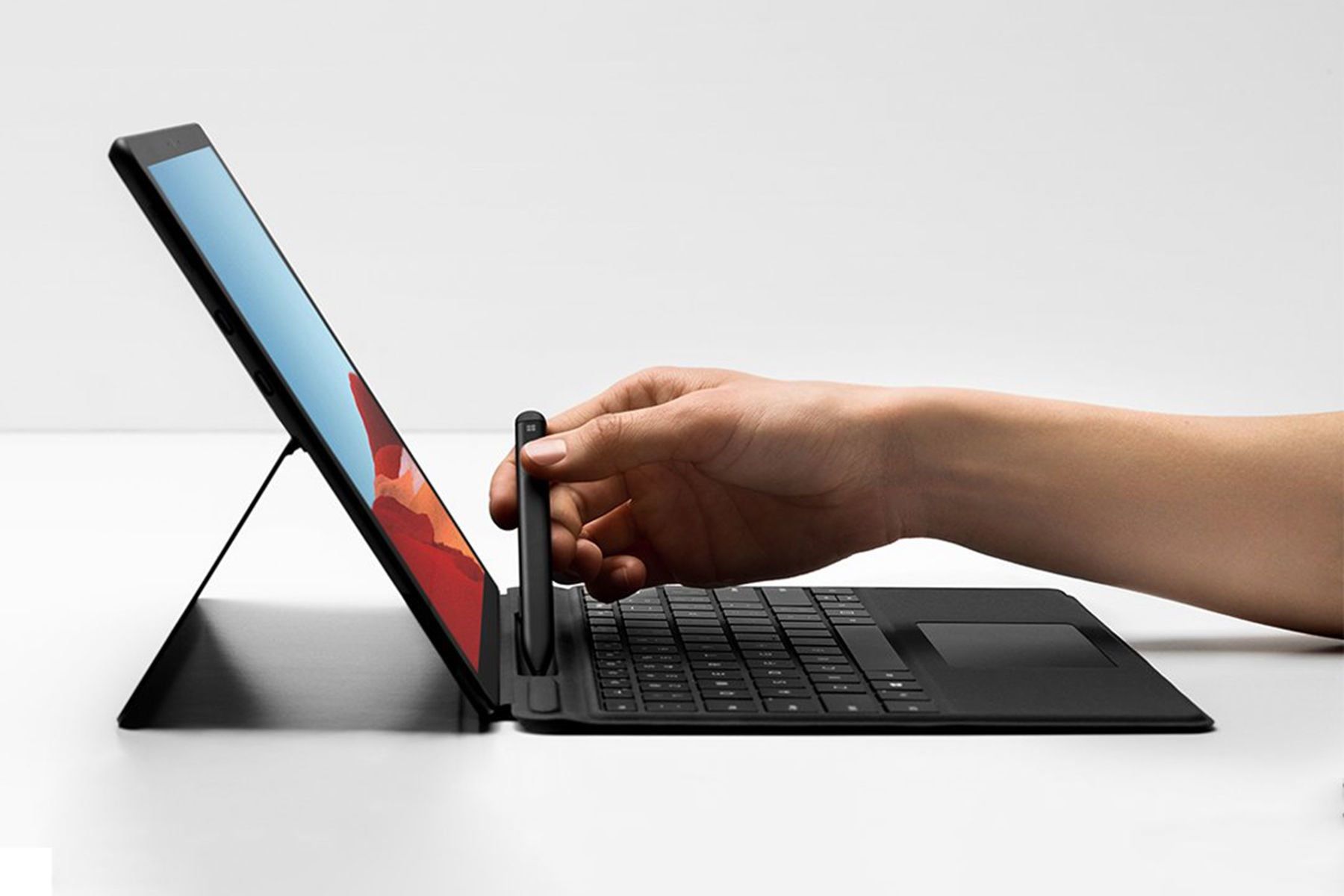 Windows 11 sẽ được cải thiện, tối ưu tốt hơn trên Surface Pro X